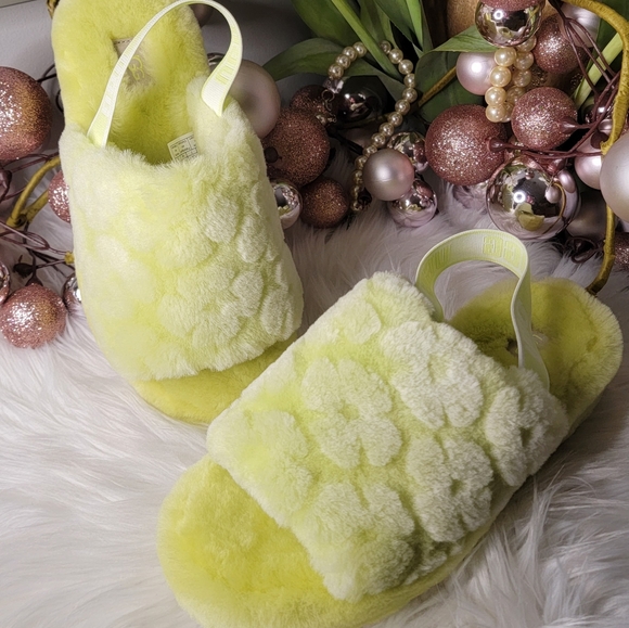Ugg FLUFF YEAH POPPY SLIDE SLIPPER - Picture 1 of 10